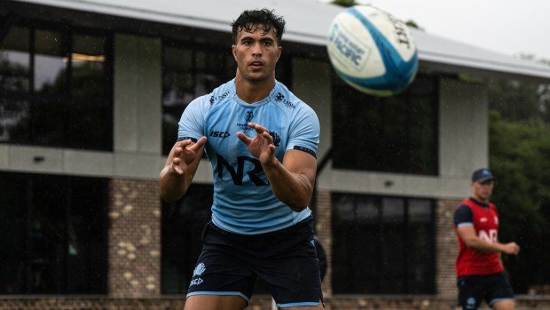 Joseph-Aukuso Suaalii catches a ball at Waratahs training.