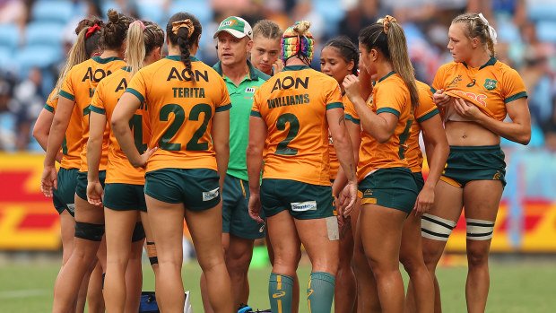 Australia coach Tim Walsh speaks to players during the 2023 Sydney Sevens.