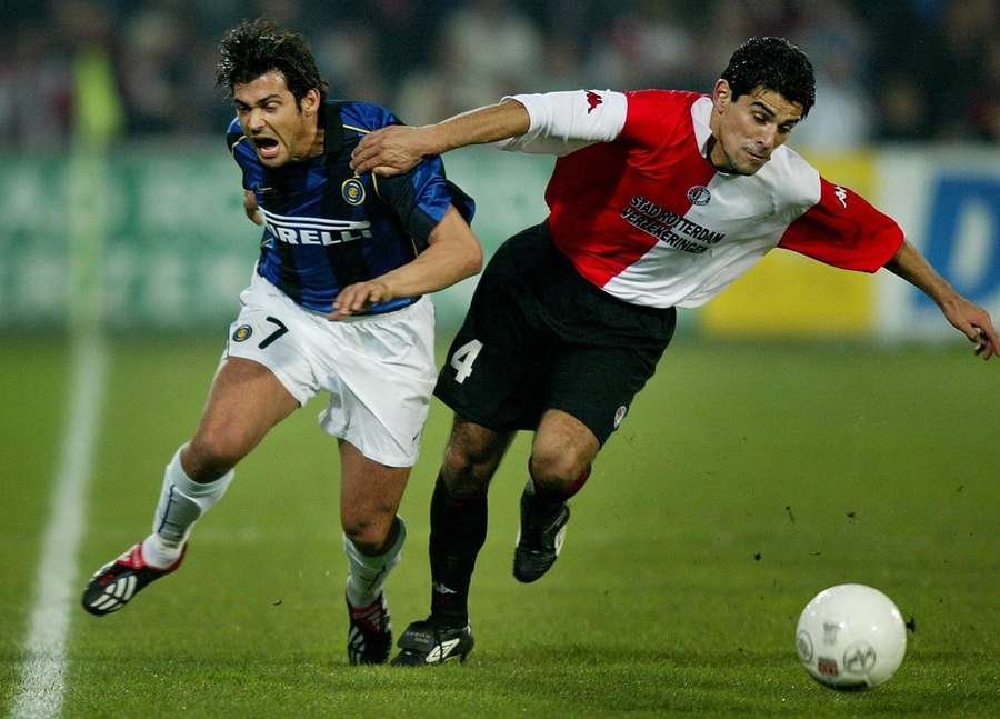 Feyenoord's Mauricio Aros (R) competing with current AC Milan manager Sergio Conceicao during the last encounter between the two teams in 2002