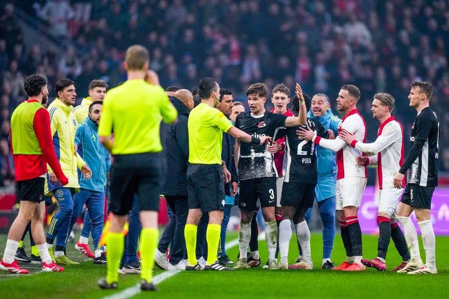 Ajax and AZ players got caught up in a frenzy after Alexandre Penetra's dismissal Ajax and AZ players got caught up in a frenzy after Alexandre Penetra's dismissal