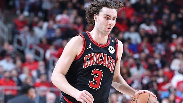 Josh Giddey of the Chicago Bulls drives to the basket.