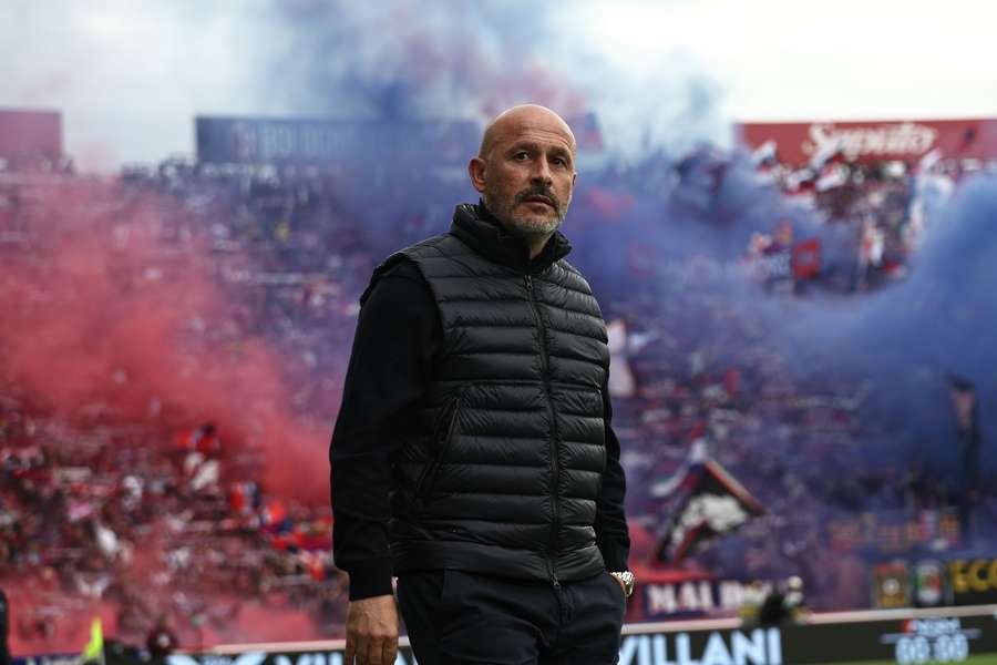 Bologna coach Vincenzo Italiano during the match against Inter at Renato Dall'Ara Stadium on April 20