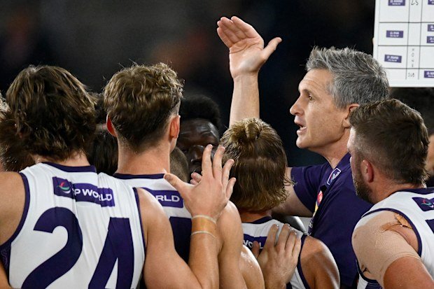 Justin Longmuir addresses his squad.