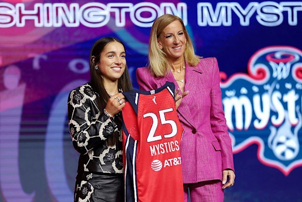 Georgia Amoore takes a photo with WNBA commissioner Cathy Engelbert.