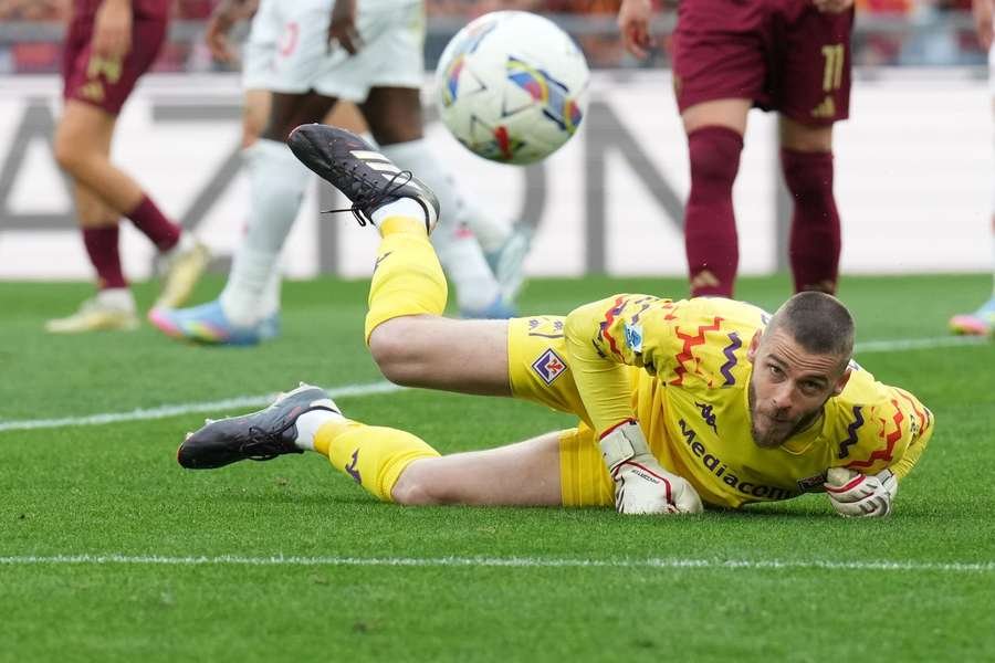Fiorentina's goalkeeper David de Gea during a Serie A clash against Roma Fiorentina's goalkeeper David de Gea during a Serie A clash against Roma