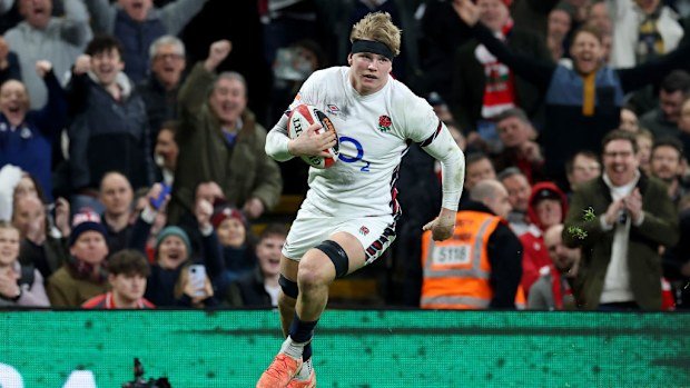 Henry Pollock of England breaks with the ball to score his team's seventh try.