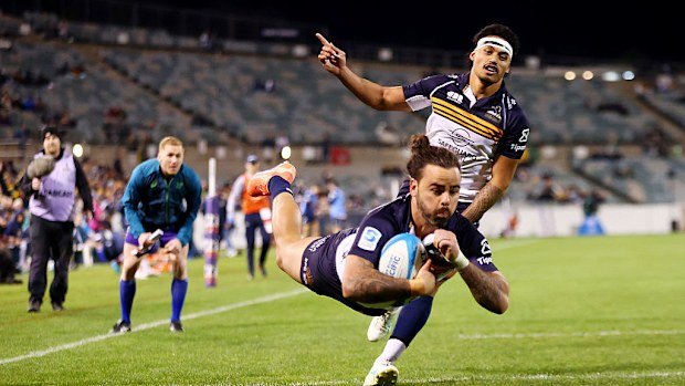 Andy Muirhead of the Brumbies dives to score a try.