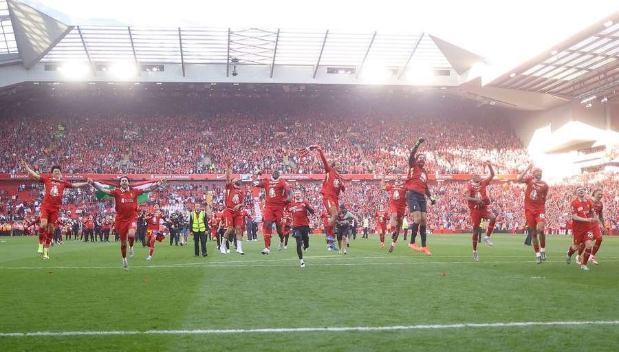 More than 60,000 fans celebrating the English title More than 60,000 fans celebrating the English title