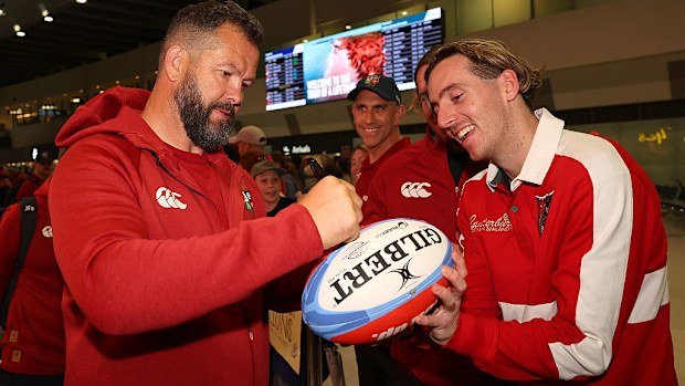 Andy Farrell signs autographs for supporters on arrival into Australia.