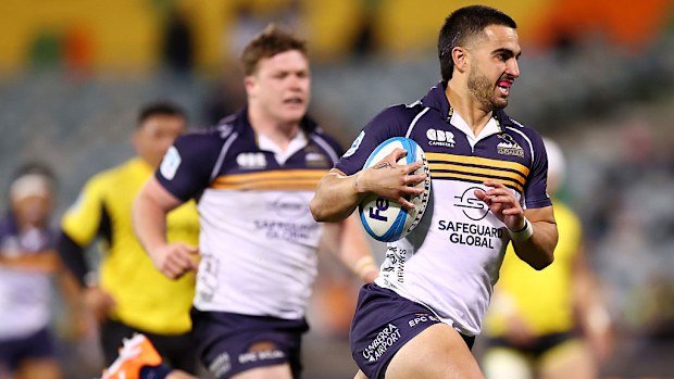 Tom Wright of the Brumbies heads to the try line to score.