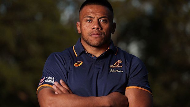 Allan Alaalatoa poses during a Wallabies visit to Stanmore Public School.