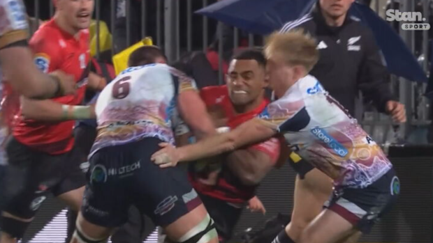 Tom Lynagh clashes with Sevu Reece.