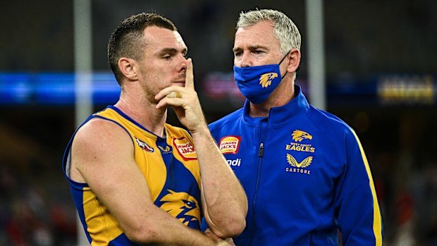 West Coast coach Adam Simpson wearing a club-branded face mask.