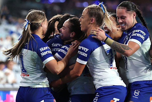 The Bulldogs celebrate a try to Moana Courtenay.