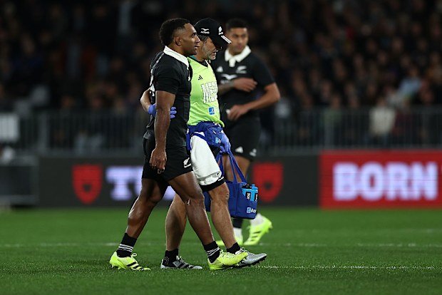 Sevu Reece injured during the game.
